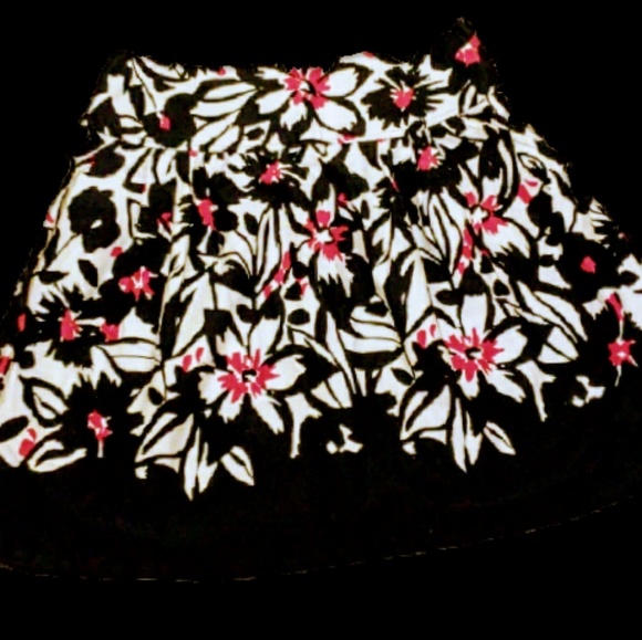 MAURICES XXL Fushia Black White Floral Cotton Spandex Skirt with Pockets - Picture 4 of 16